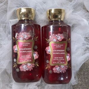 ❄️NWT Set of 2 Strawberry Snowflakes Body Wash by B&BW